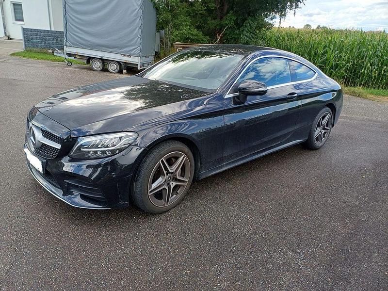 Schwarz Gebraucht 2018 Mercedes C180 AMG line Coupé | 22.999 € (Superpreis) - Bild 1/4