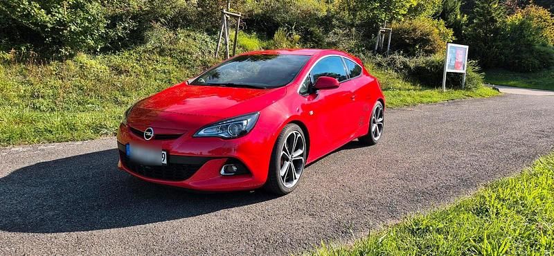 Rot Gebraucht 2014 Opel Astra GTC S Coupé | 10.600 € - Bild 1/4