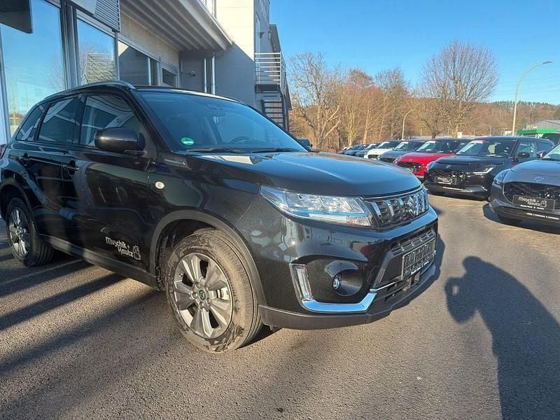 Gebraucht Suzuki Vitara Comfort 102 PS (75 kW) 2024 Schwarz SUV