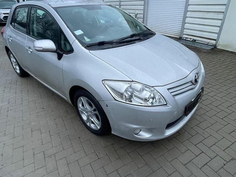 Gebraucht Toyota Auris 101 PS (74 kW) 2011 Silber Limousine