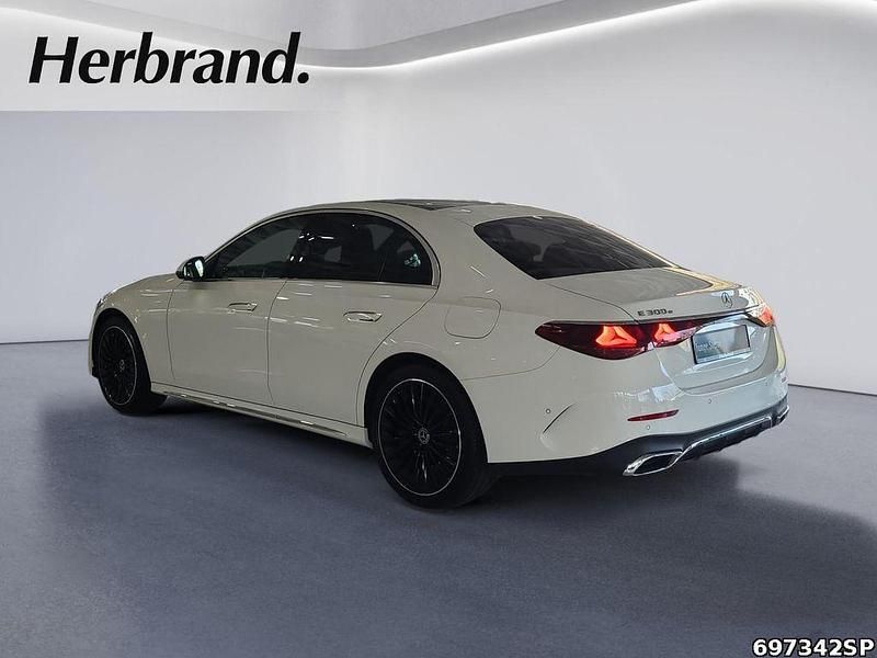 Gebraucht Mercedes E300 AMG 313 PS (230 kW) 2024 Unilack polarweiß Limousine