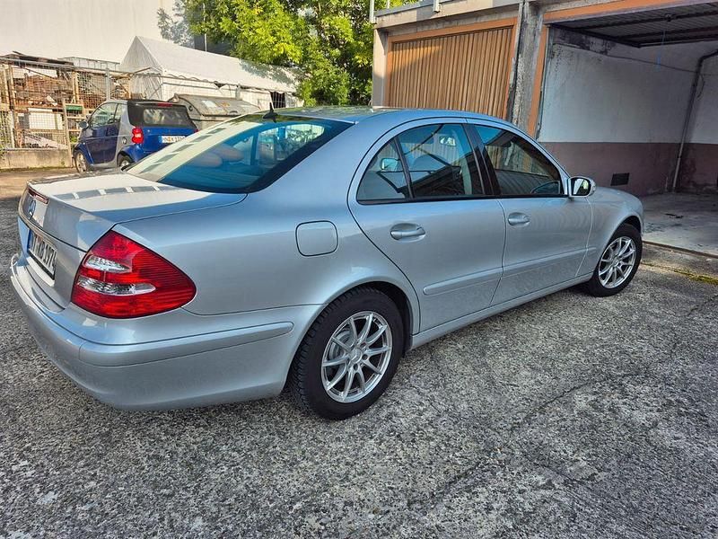 Gebraucht Mercedes E200 Classic 163 PS (119 kW) 2006 Grau Limousine