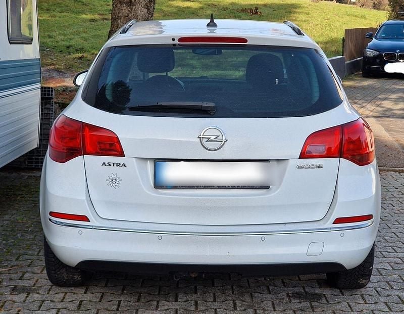 Weiß Gebraucht 2015 Opel Astra Kombi | 4.600 € (Superpreis) - Bild 1/4