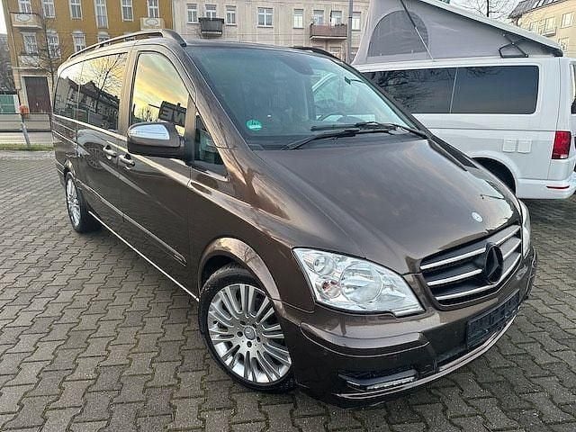 Dolomitbraun Gebraucht 2013 Mercedes Viano Edition Van / Kleinbus | 17.888 € (Guter Preis) - Bild 1/4