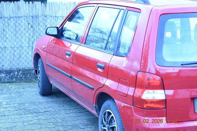 Usado Mazda Demio 63 HP (46 kW) 2000 Vermelho Citadino