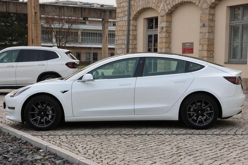 Used Tesla Model 3 Long Range AWD 324 kW (441 HP) 2019 White Sedan
