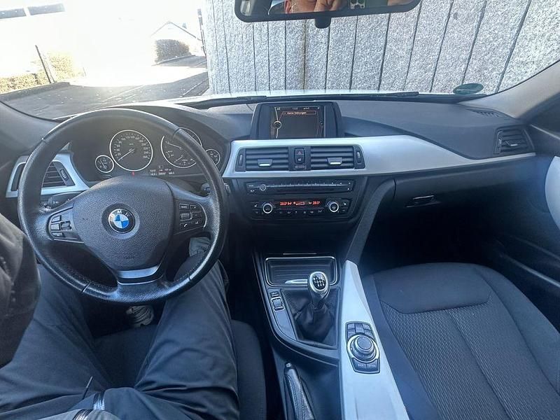 Gebraucht BMW 316 116 PS (85 kW) 2013 Weiß Limousine