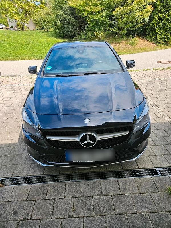 Schwarz Gebraucht 2016 Mercedes CLA200 Limousine | 15.550 € (Fairer Preis) - Bild 1/4