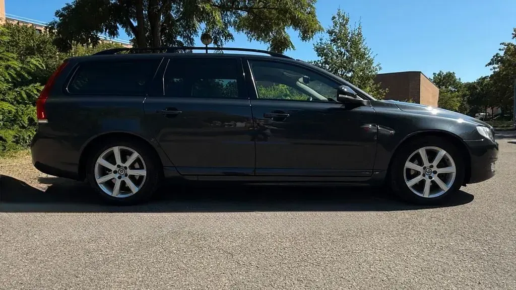Gebraucht Volvo V70 Linje Svart 150 PS (110 kW) 2016 Grau Kombi