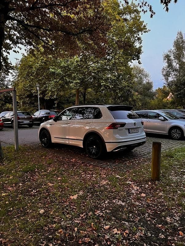 Weiß Gebraucht 2020 VW Tiguan Black Edition SUV | 30.000 € (Superpreis) - Bild 1/4