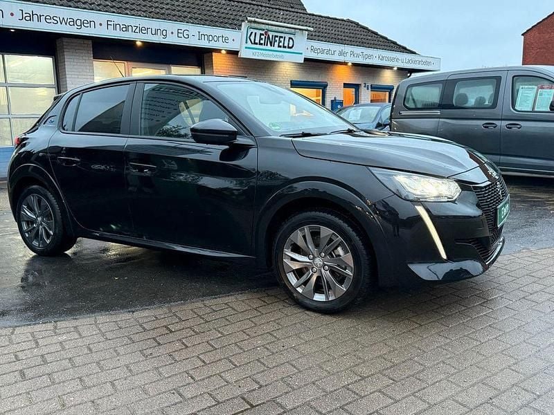 Schwarz Gebraucht 2022 Peugeot 208 Active Kleinwagen | 15.690 € (Guter Preis) - Bild 1/4