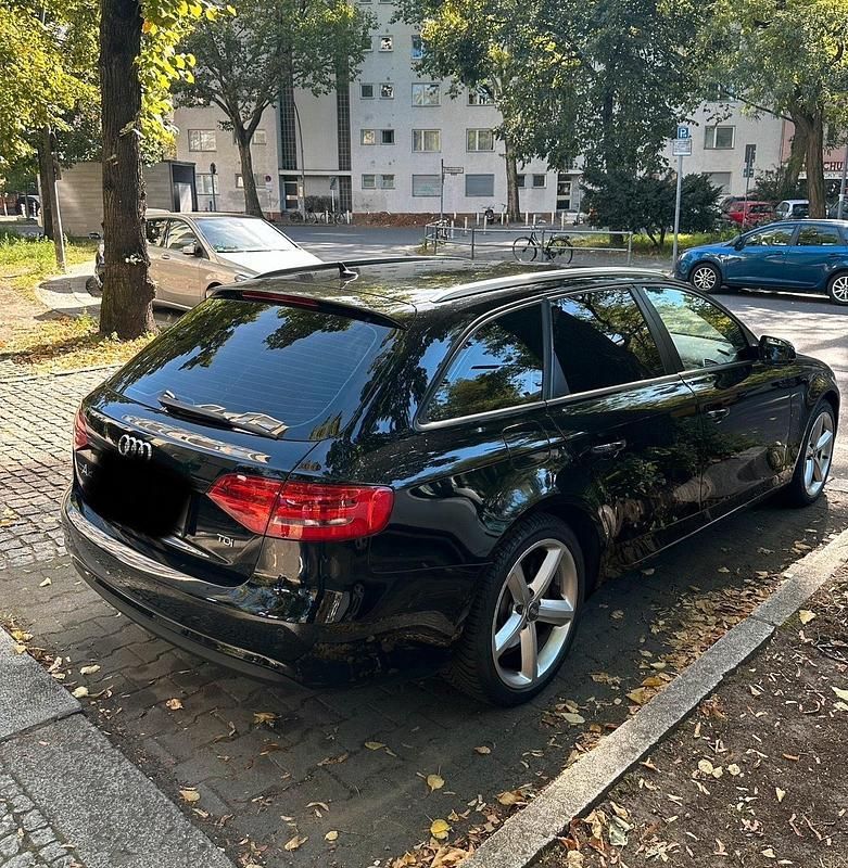 Gebraucht Audi A4 150 PS (110 kW) 2013 Schwarz Kombi