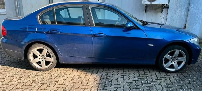Gebraucht BMW 318 129 PS (94 kW) 2007 Blau Limousine