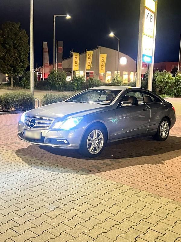 Usata Mercedes E350 231 CV (169 kW) 2009 Grigio Coupé