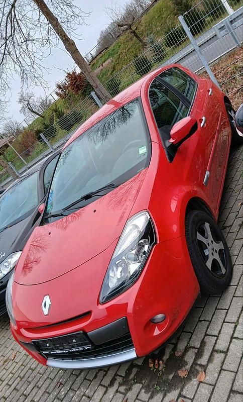 Gebraucht Renault Clio II 75 PS (55 kW) 2009 Rot Kleinwagen