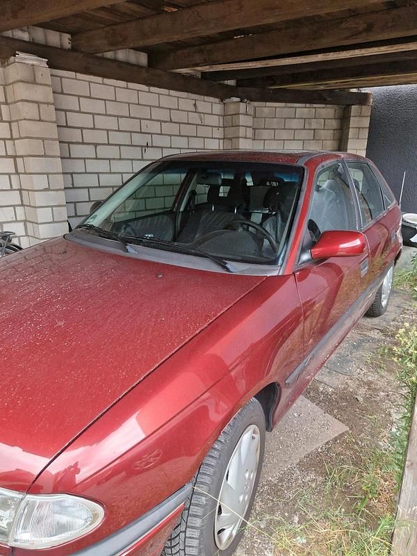 Rot Gebraucht 1998 Opel Astra Kleinwagen | 1.650 € (Fairer Preis) - Bild 1/4