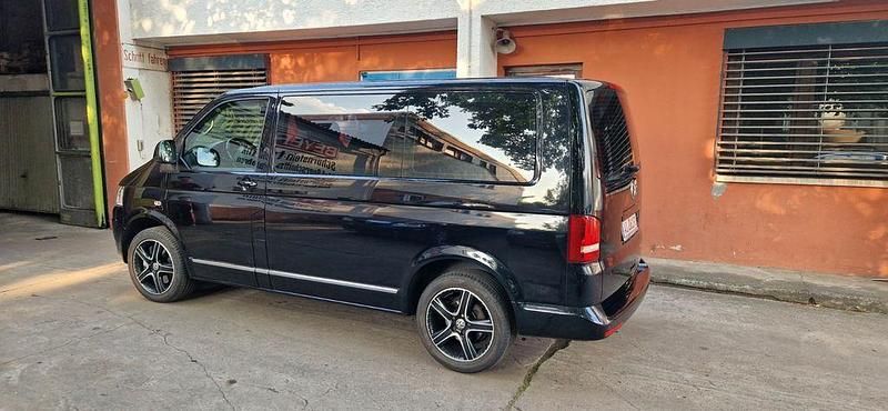 Gebraucht VW Multivan Comfortline 140 PS (102 kW) 2015 Schwarz Van