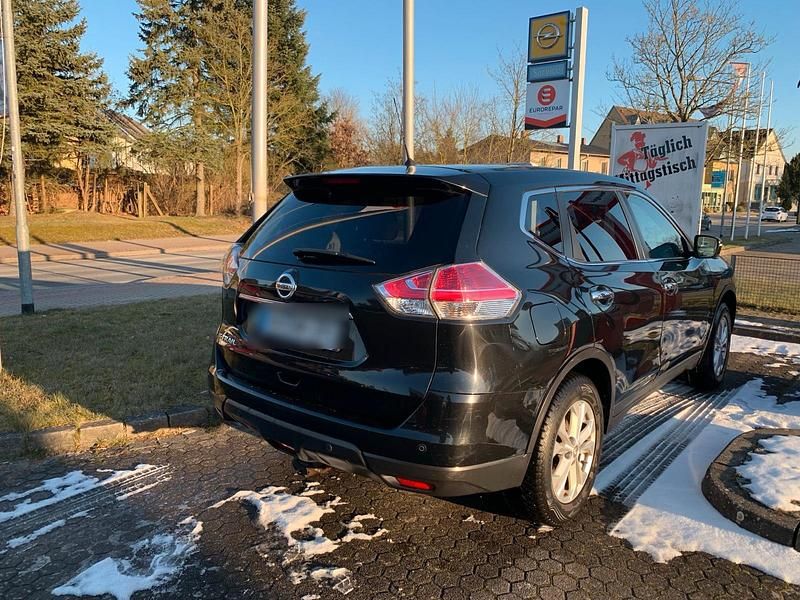Schwarz Gebraucht 2015 Nissan X-Trail SUV | 7.850 € (Fairer Preis) - Bild 1/4