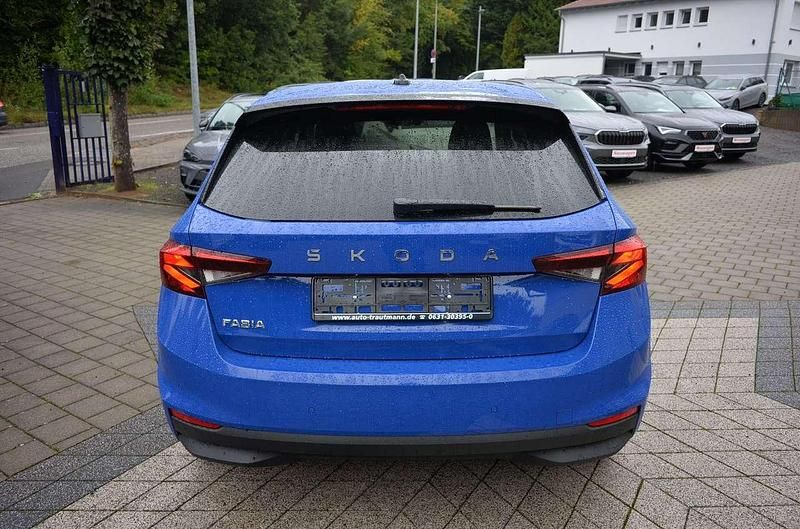 Neu Skoda Fabia 116 PS (85 kW) 2025 Energy blau Kleinwagen