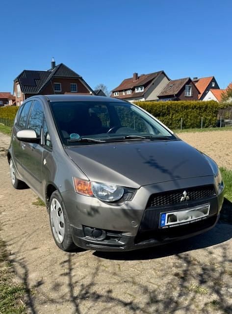 Gebraucht Mitsubishi Colt 95 PS (69 kW) 2009 Grau Kleinwagen