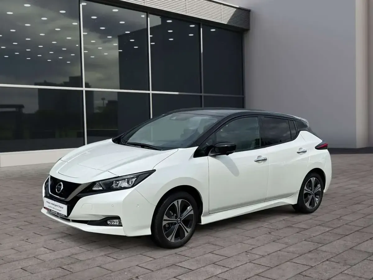 Gebraucht Nissan Leaf Tekna 160 kW (218 PS) 2021 Pearl white/black m Kleinwagen