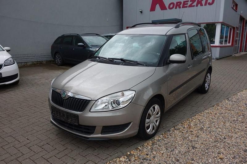 Beige Gebraucht 2010 Skoda Roomster Plus Edition Kombi | 3.689 € (Guter Preis) - Bild 1/4