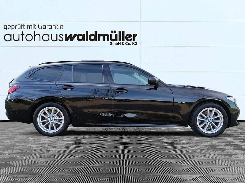 Gebraucht BMW 320e 204 PS (150 kW) 2023 Schwarz Kombi