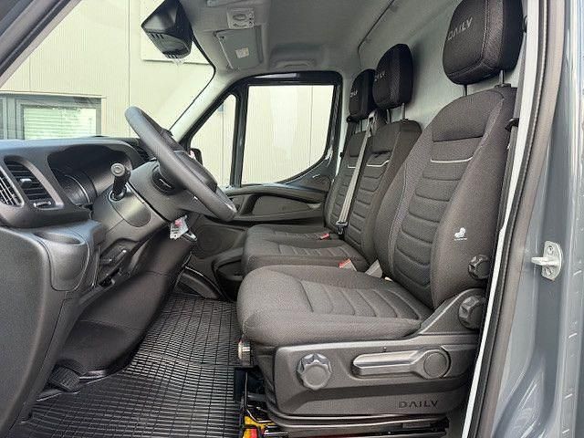 Nowe Iveco Daily 175 KM (128 kW) 2026 Szary Minivan