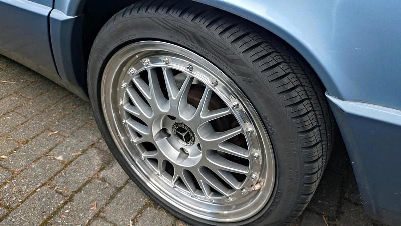 Gebraucht Mercedes 190 122 PS (89 kW) 1991 Blau Limousine