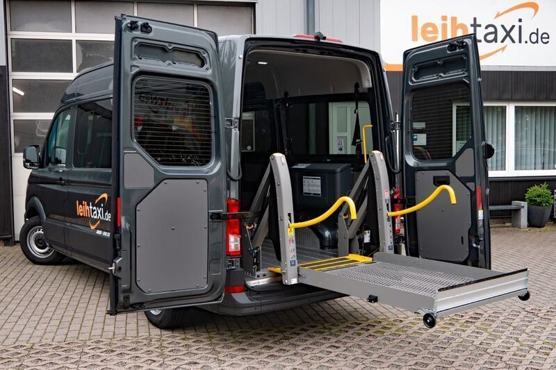 Grau Gebraucht 2024 VW Crafter Van | 69.290 € - Bild 1/4