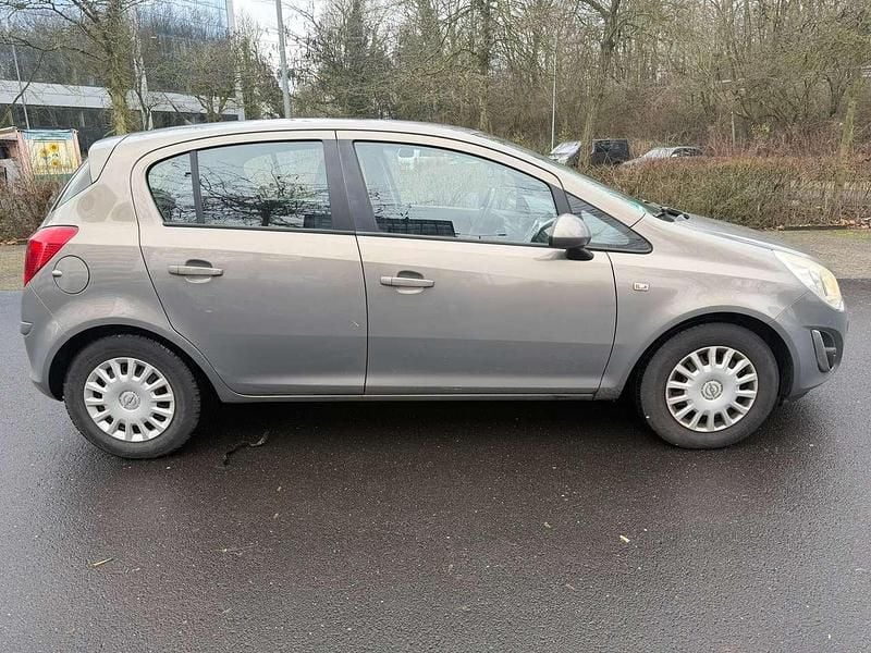 Gebraucht Opel Corsa Active 86 PS (63 kW) 2013 Muskatgrau/muskat braun(m2) Kleinwagen