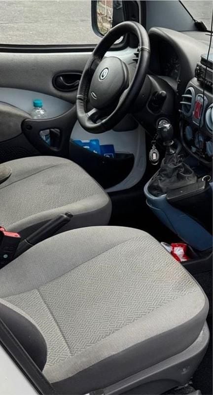 Gebraucht Fiat Doblò 103 PS (75 kW) 2005 Weiß Van / Kleinbus