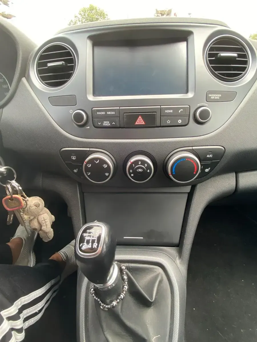 Gebraucht Hyundai i10 87 PS (63 kW) 2018 Weiß Kleinwagen