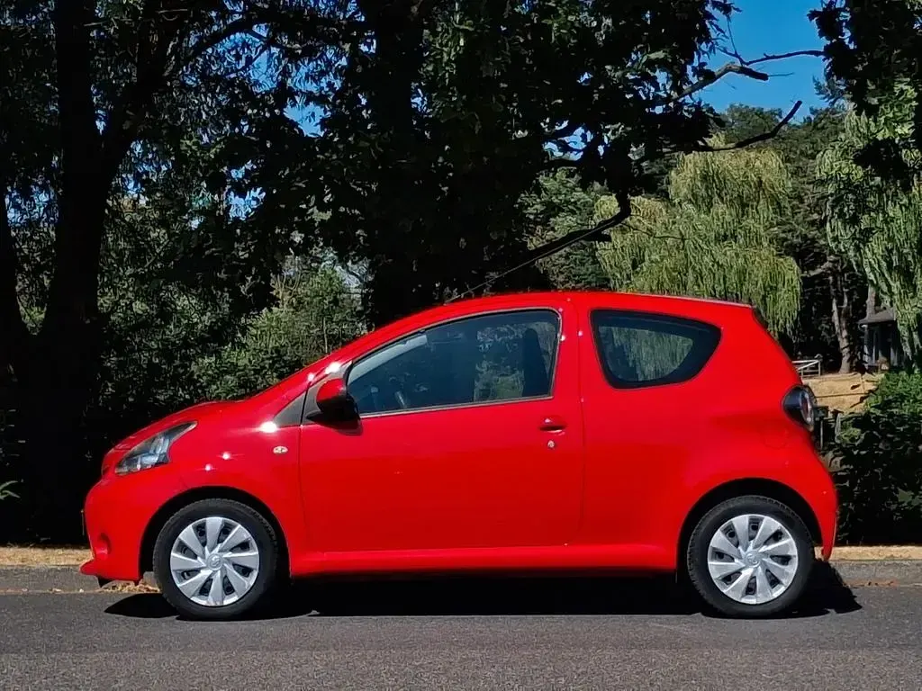 Gebraucht Toyota Aygo Cool 68 PS (50 kW) 2012 Rot Kleinwagen