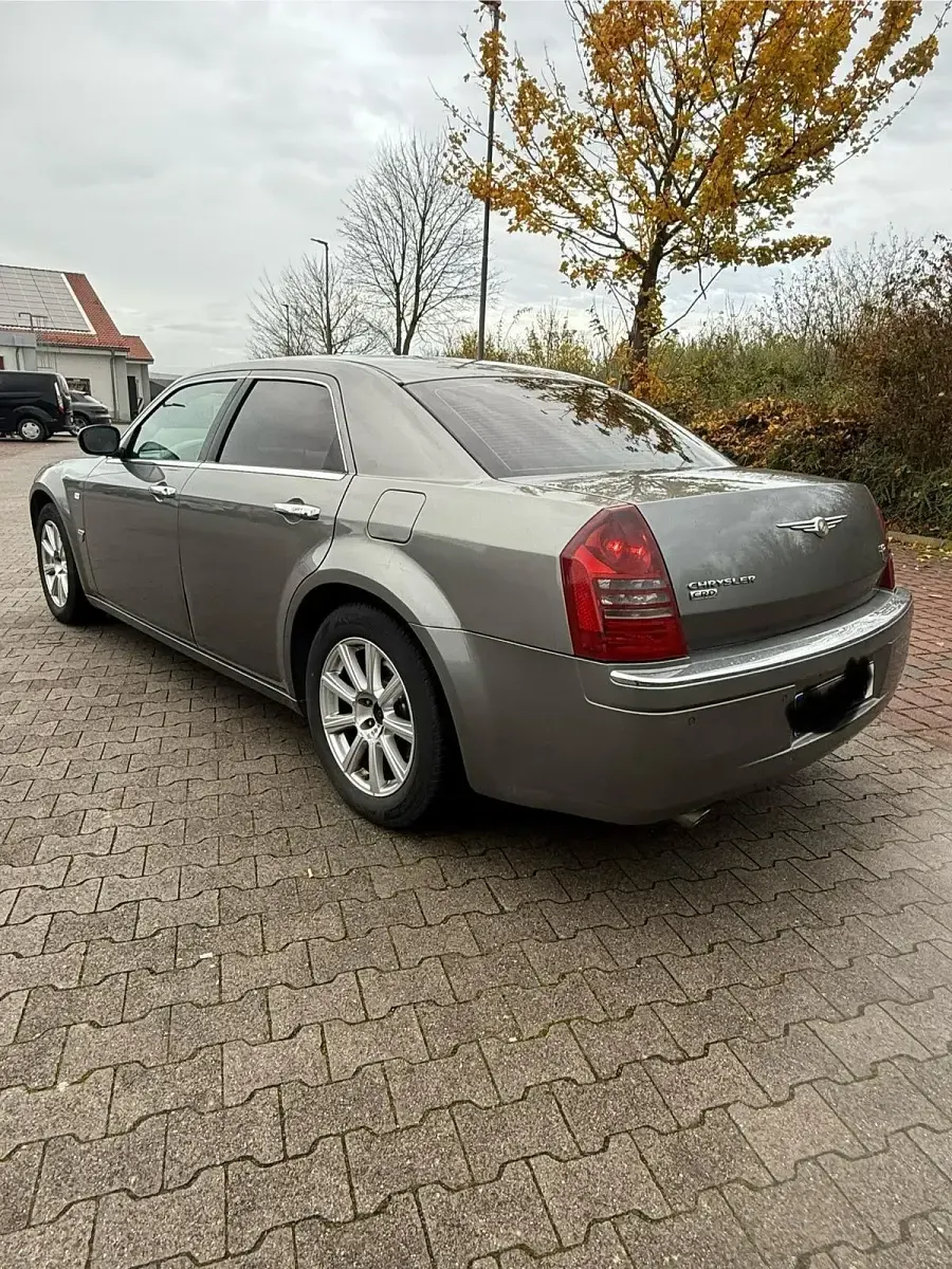 Second-hand Chrysler 300C 218 CP (160 kW) 2007 Argintiu Berlinǎ