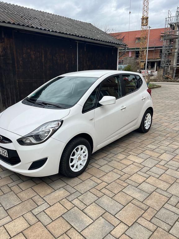 Gebraucht Hyundai ix20 Edition 90 PS (66 kW) 2012 Weiß Kleinwagen