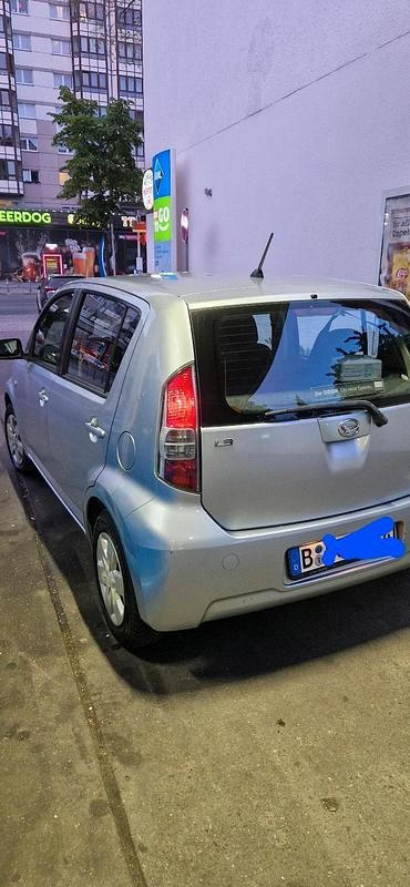 Silber Gebraucht 2007 Daihatsu Sirion Kleinwagen | 3.300 € (Fairer Preis) - Bild 1/4