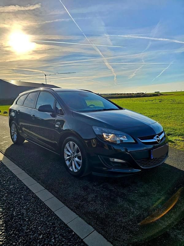 Schwarz Gebraucht 2013 Opel Astra Kombi | 5.999 € (Fairer Preis) - Bild 1/4