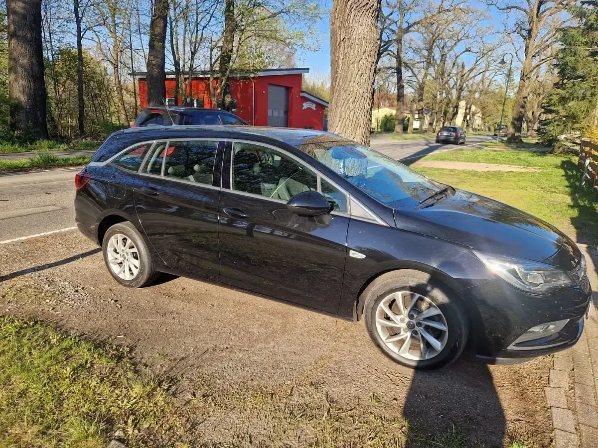 Gebraucht Opel Astra 135 PS (99 kW) 2019 Schwarz Kombi