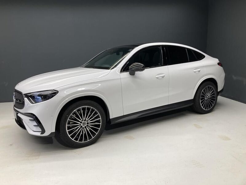 Weiß Gebraucht 2024 Mercedes GLC200 AMG SUV | 66.450 € - Bild 1/4