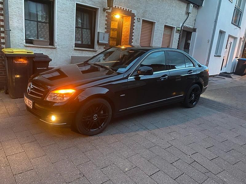 Schwarz Gebraucht 2008 Mercedes C220 Limousine | 7.500 € (Etwas zu teuer) - Bild 1/4