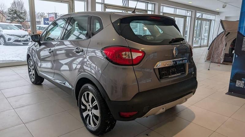 Grau Gebraucht 2015 Renault Captur Luxe SUV | 9.490 € (Fairer Preis) - Bild 1/3