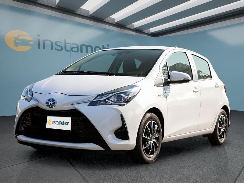 Weiß Gebraucht 2020 Toyota Yaris Hybrid Kleinwagen | 16.399 € (Guter Preis) - Bild 1/4