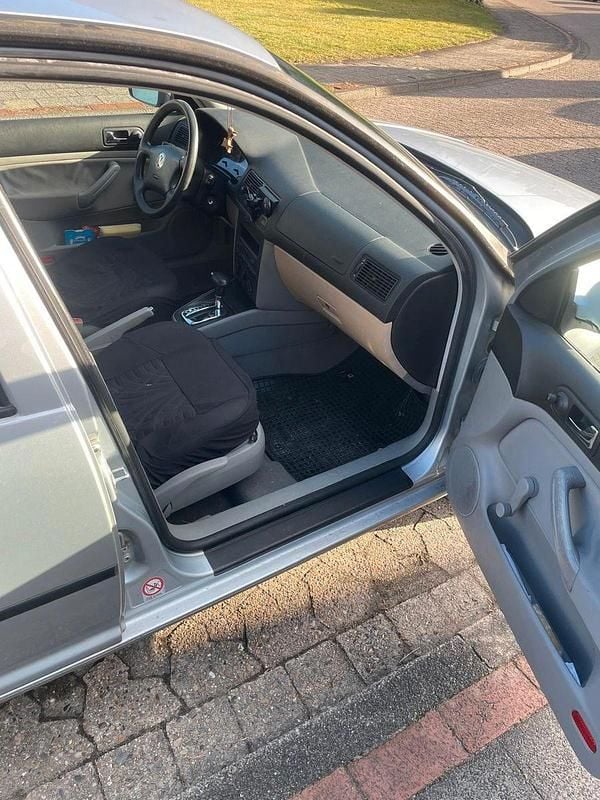 Gebraucht VW Golf IV Basis 102 PS (75 kW) 2001 Silber Limousine
