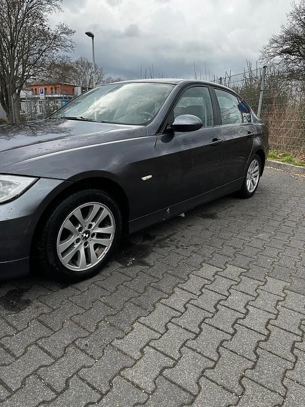 Gebraucht BMW 320 150 PS (110 kW) 2005 Grau Limousine