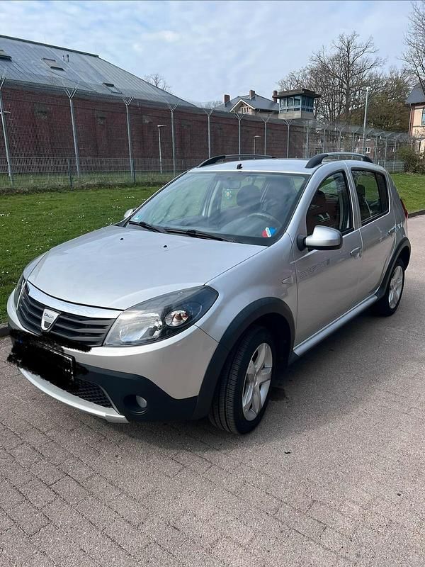 Gebraucht Dacia Sandero Stepway 88 PS (64 kW) 2011 Grau Limousine
