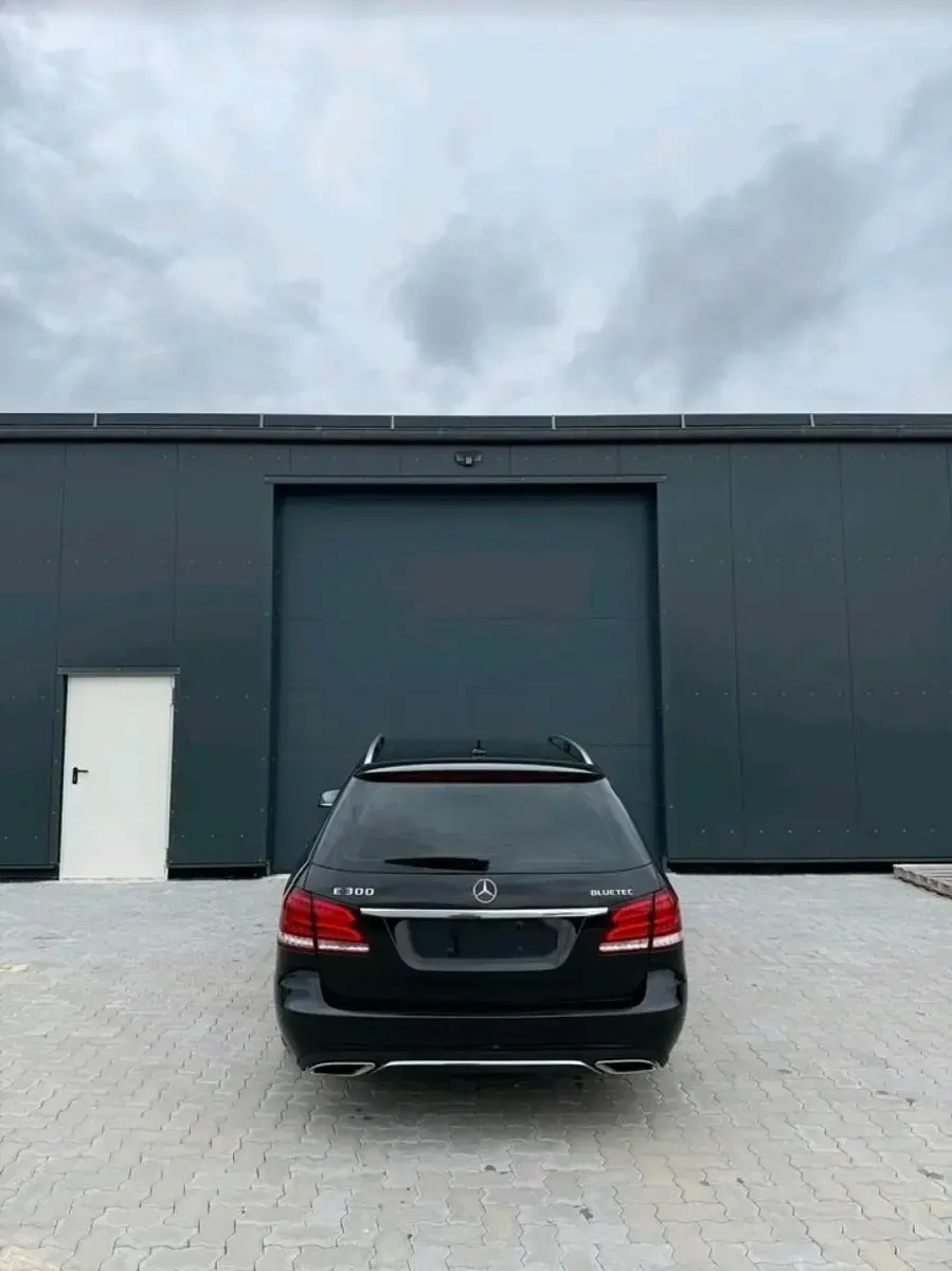 Gebraucht Mercedes E300 231 PS (169 kW) 2013 Schwarz Kombi