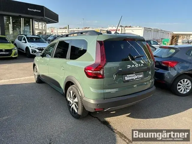 Gebraucht Dacia Jogger Expression 141 PS (103 kW) 2025 Grün Van / Kleinbus