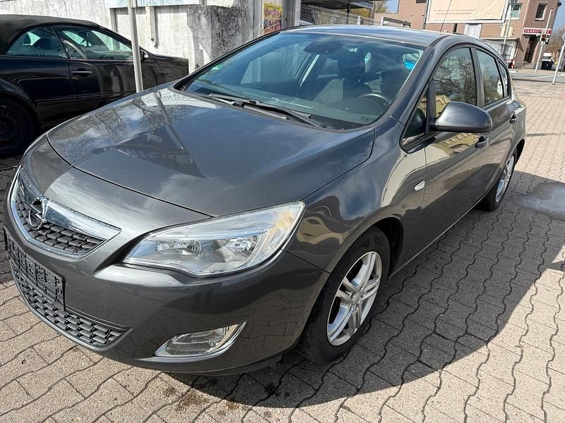 Gebraucht Opel Astra 140 PS (102 kW) 2010 Grau Limousine