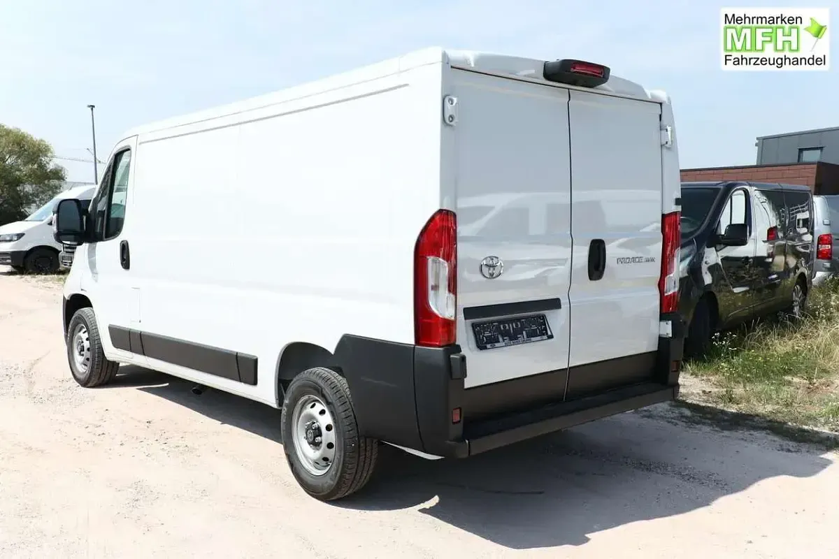 Neu Toyota Proace 120 PS (88 kW) 2025 Icy white Van / Kleinbus
